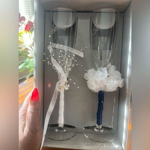 Never used bride and groom glassware in package